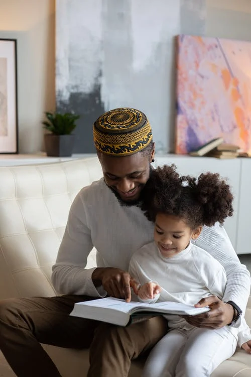 Literature Picture: Father reading to Daughter
